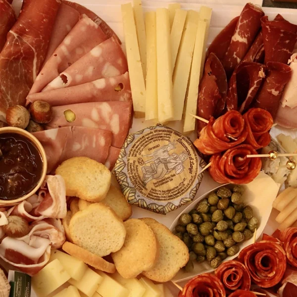 Planche charcuterie et fromage 2/3 personnes - Environ 500g